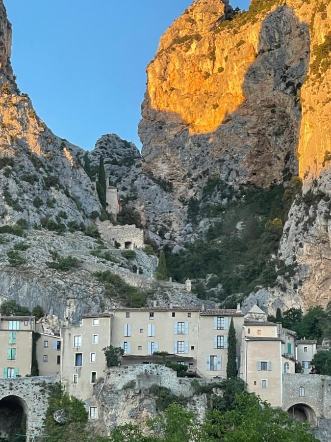 Hotel Particulier Des Lumieres Moustiers-Sainte-Marie Exterior foto